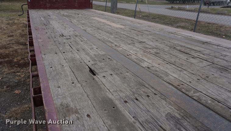 image for item DF1733 2008 Fontaine drop deck trailer