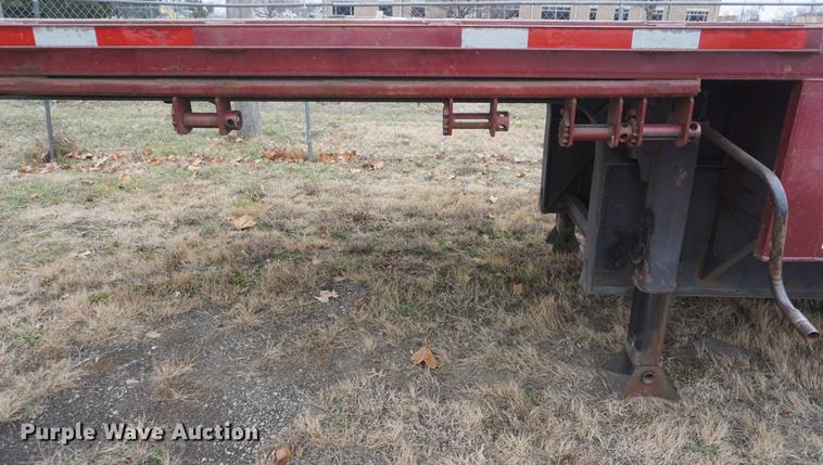 image for item DF1733 2008 Fontaine drop deck trailer