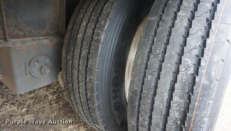 image for item DF1733 2008 Fontaine drop deck trailer