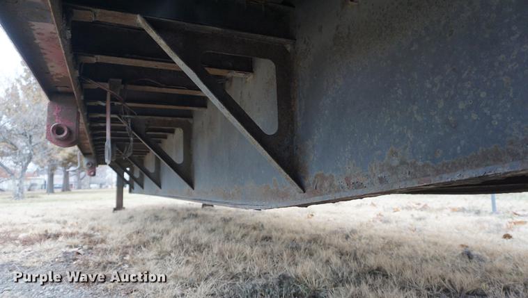 image for item DF1733 2008 Fontaine drop deck trailer