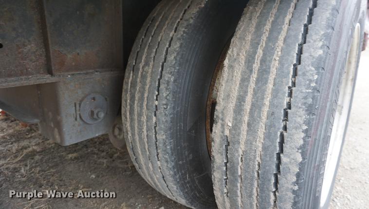 image for item DF1733 2008 Fontaine drop deck trailer