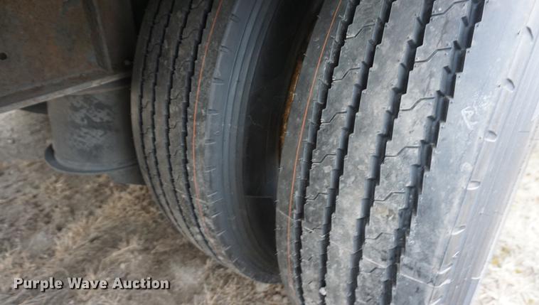 image for item DF1733 2008 Fontaine drop deck trailer