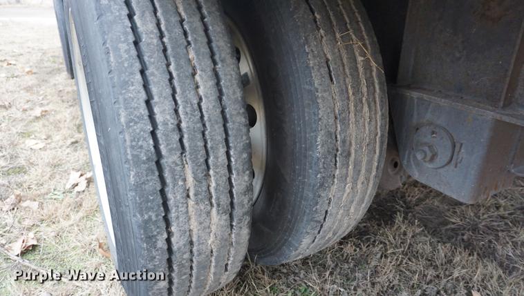 image for item DF1733 2008 Fontaine drop deck trailer