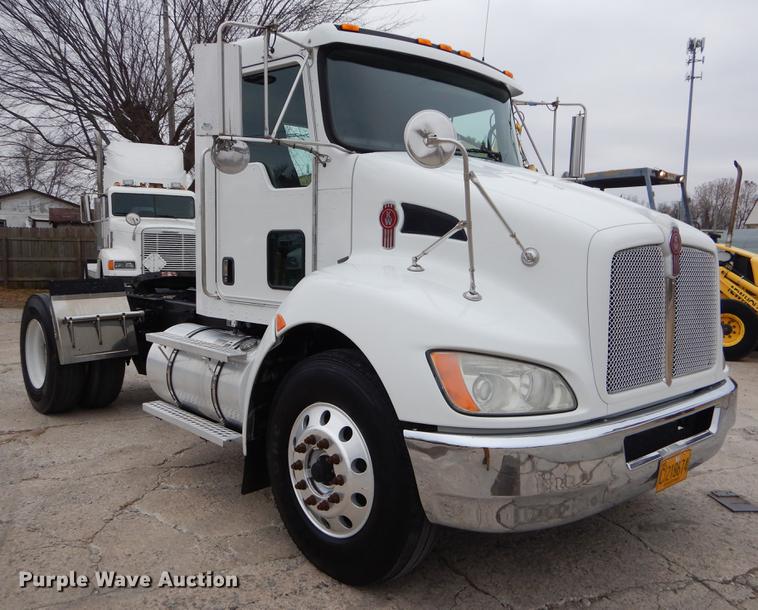 image for item ER9297 2009 Kenworth T370 semi truck