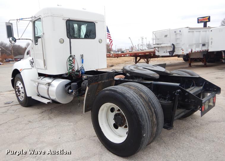 image for item ER9297 2009 Kenworth T370 semi truck