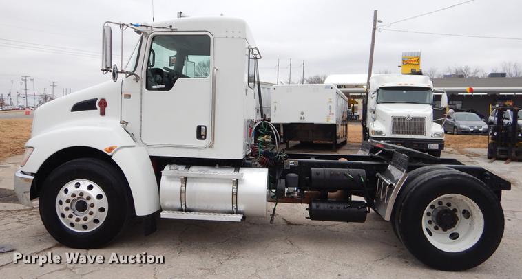 image for item ER9297 2009 Kenworth T370 semi truck