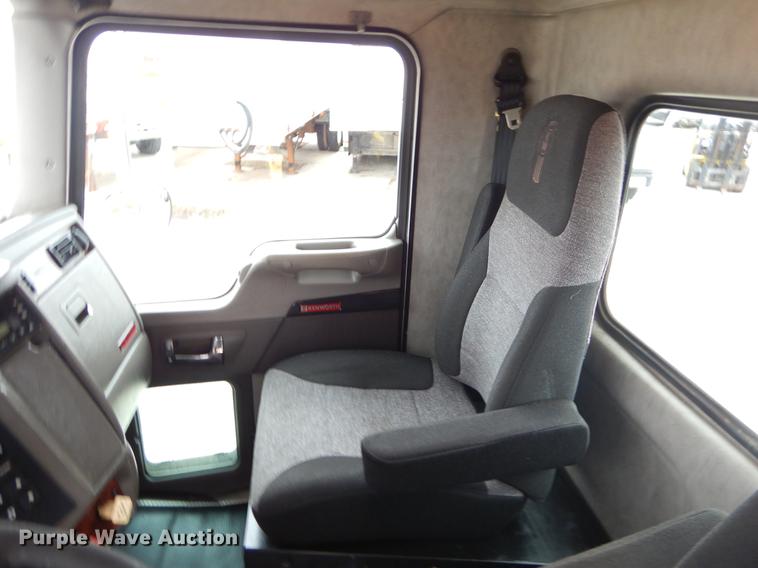 image for item ER9297 2009 Kenworth T370 semi truck