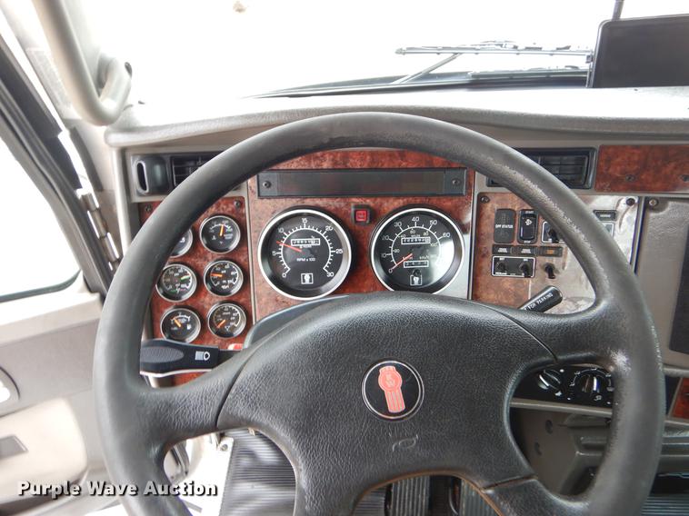 image for item ER9297 2009 Kenworth T370 semi truck