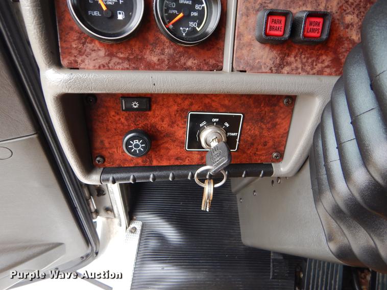 image for item ER9297 2009 Kenworth T370 semi truck