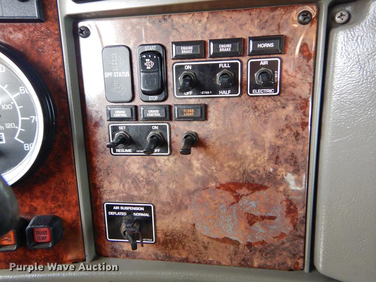 image for item ER9297 2009 Kenworth T370 semi truck