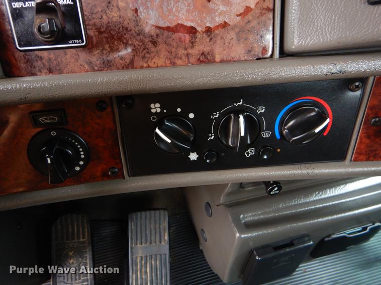 image for item ER9297 2009 Kenworth T370 semi truck