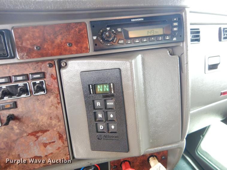 image for item ER9297 2009 Kenworth T370 semi truck