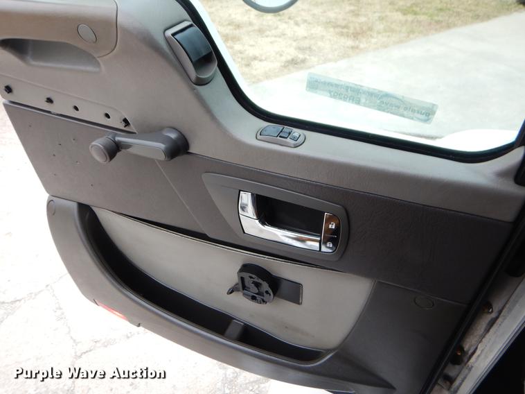 image for item ER9297 2009 Kenworth T370 semi truck