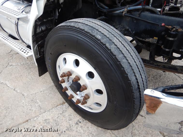 image for item ER9297 2009 Kenworth T370 semi truck