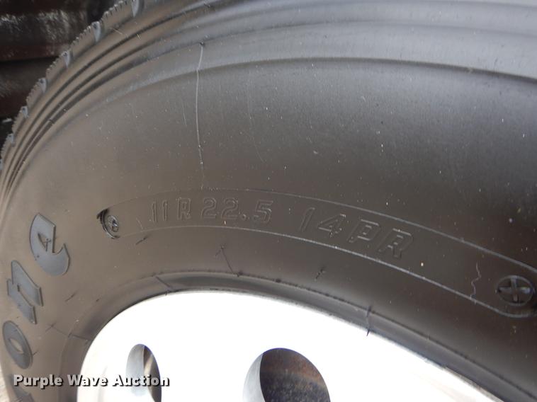 image for item ER9297 2009 Kenworth T370 semi truck