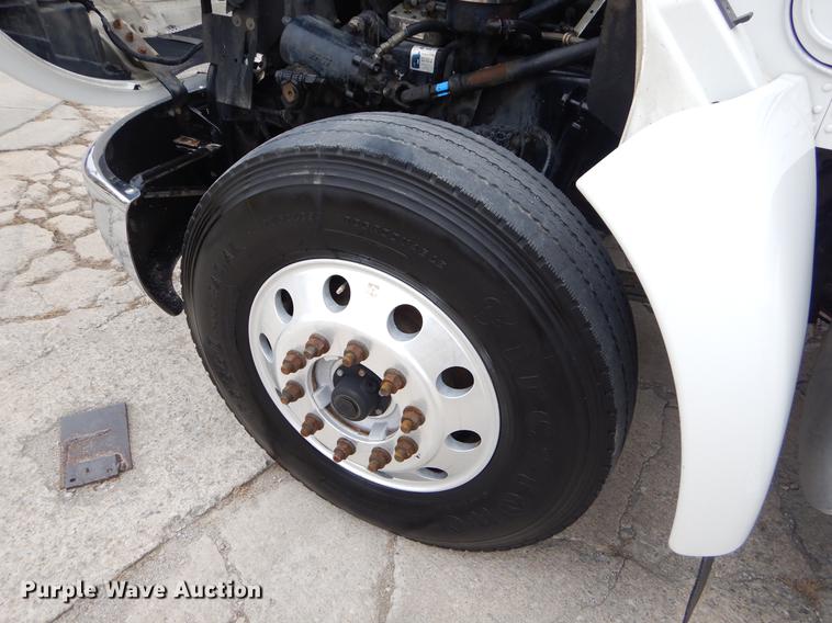 image for item ER9297 2009 Kenworth T370 semi truck