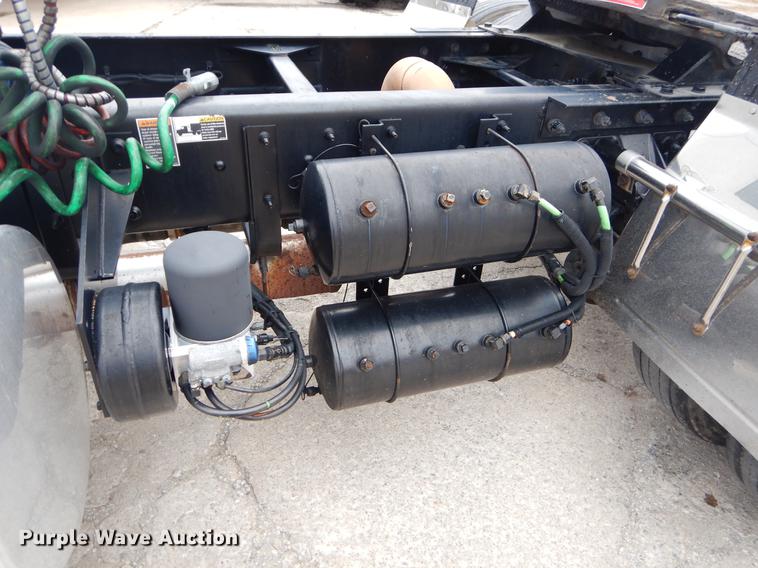 image for item ER9297 2009 Kenworth T370 semi truck