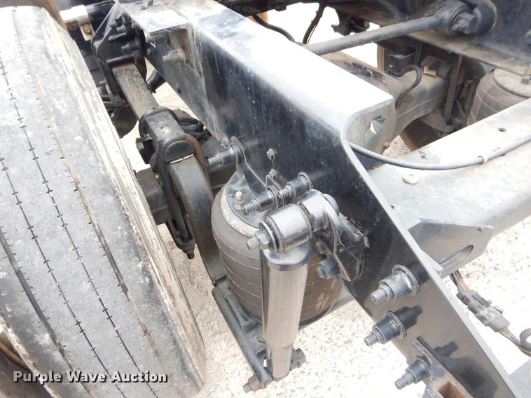 image for item ER9297 2009 Kenworth T370 semi truck