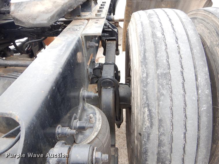 image for item ER9297 2009 Kenworth T370 semi truck