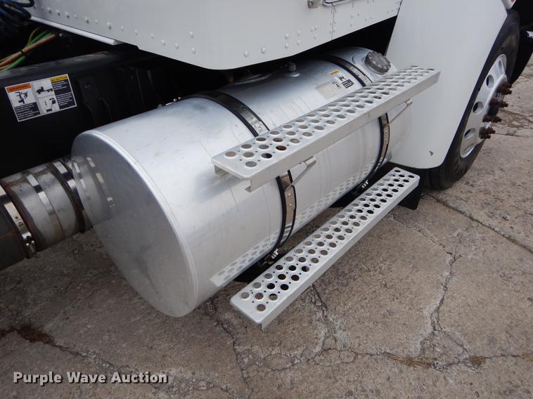 image for item ER9297 2009 Kenworth T370 semi truck