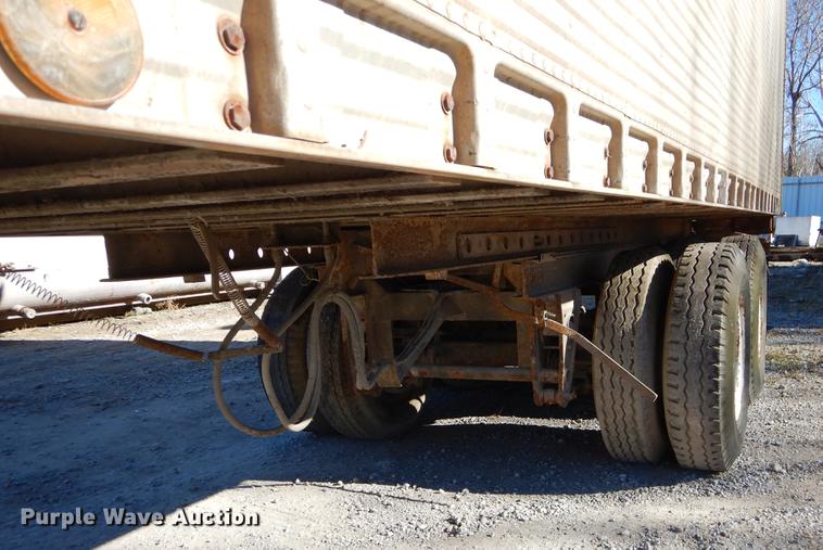 image for item ER9370 1972 Fruehauf dry van trailer