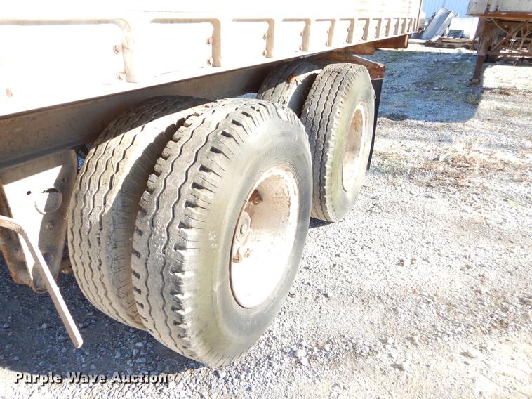 image for item ER9370 1972 Fruehauf dry van trailer