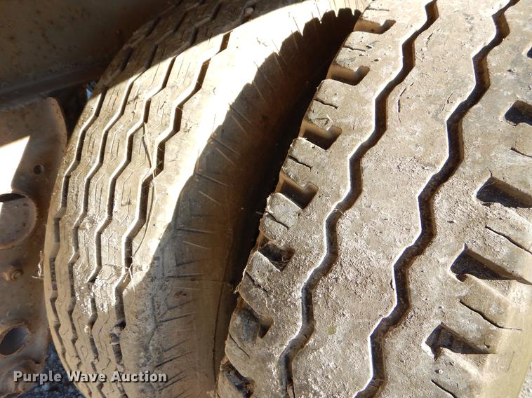 image for item ER9370 1972 Fruehauf dry van trailer