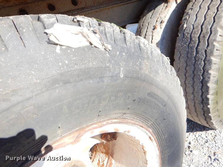 image for item ER9370 1972 Fruehauf dry van trailer