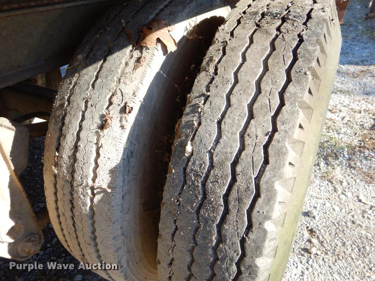 image for item ER9370 1972 Fruehauf dry van trailer