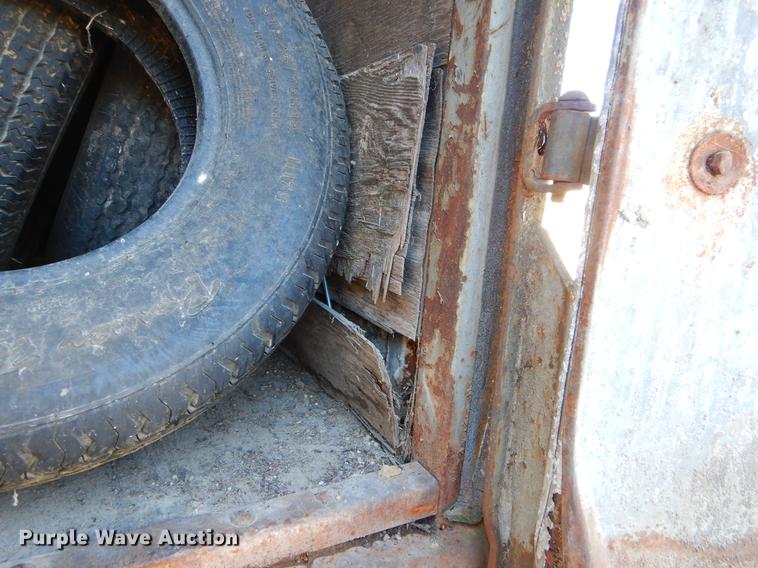 image for item ER9370 1972 Fruehauf dry van trailer