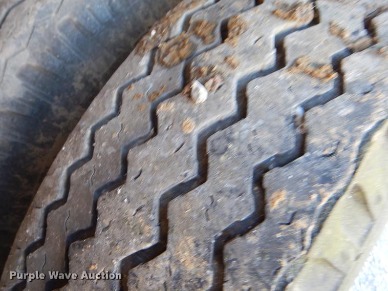 image for item ER9370 1972 Fruehauf dry van trailer