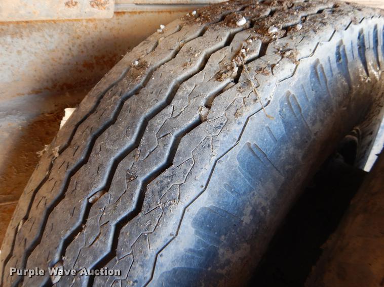 image for item ER9370 1972 Fruehauf dry van trailer