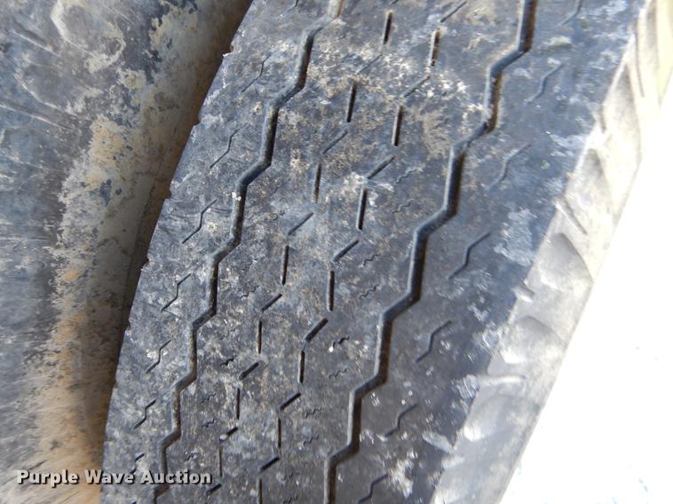 image for item ER9370 1972 Fruehauf dry van trailer