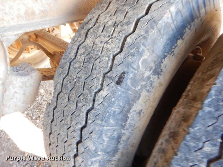 image for item ER9370 1972 Fruehauf dry van trailer