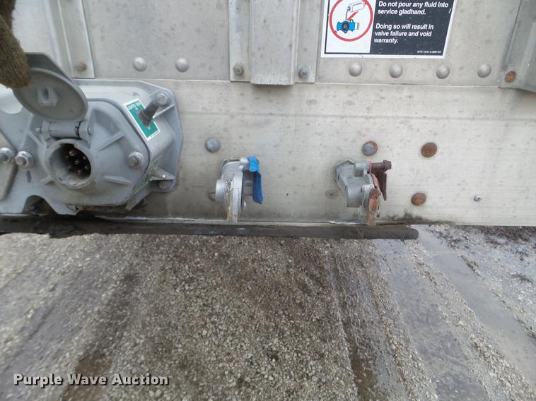 image for item EW9839 2007 Wilson PSDCL-402 livestock trailer