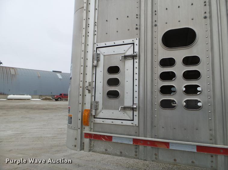 image for item EW9839 2007 Wilson PSDCL-402 livestock trailer