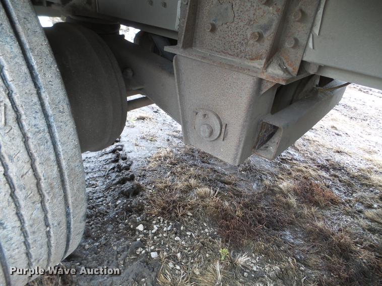 image for item EW9839 2007 Wilson PSDCL-402 livestock trailer