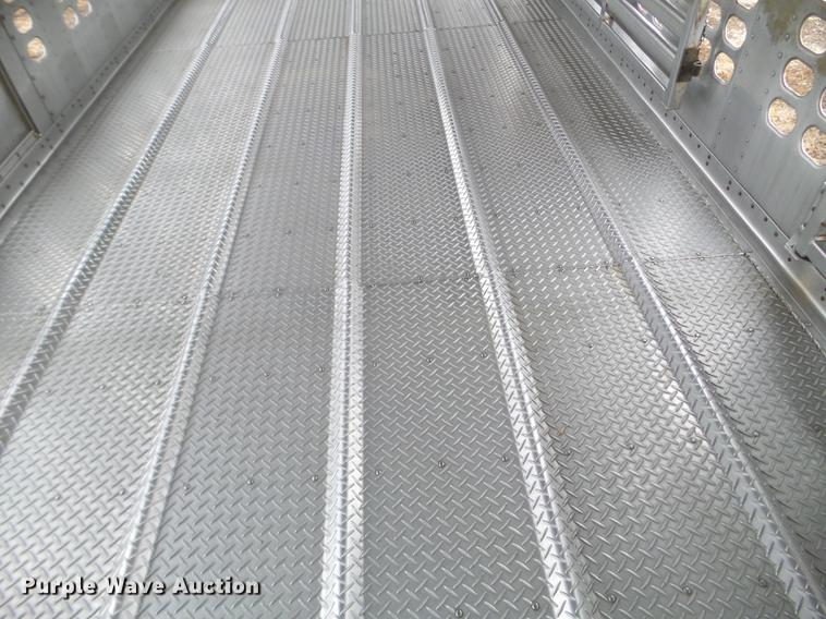 image for item EW9839 2007 Wilson PSDCL-402 livestock trailer