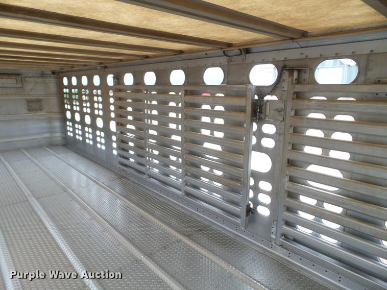 image for item EW9839 2007 Wilson PSDCL-402 livestock trailer