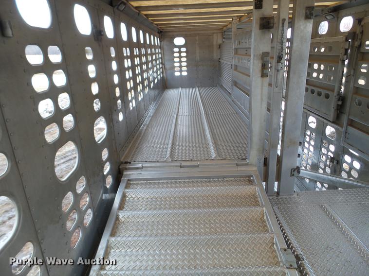 image for item EW9839 2007 Wilson PSDCL-402 livestock trailer