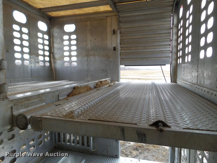 image for item EW9839 2007 Wilson PSDCL-402 livestock trailer