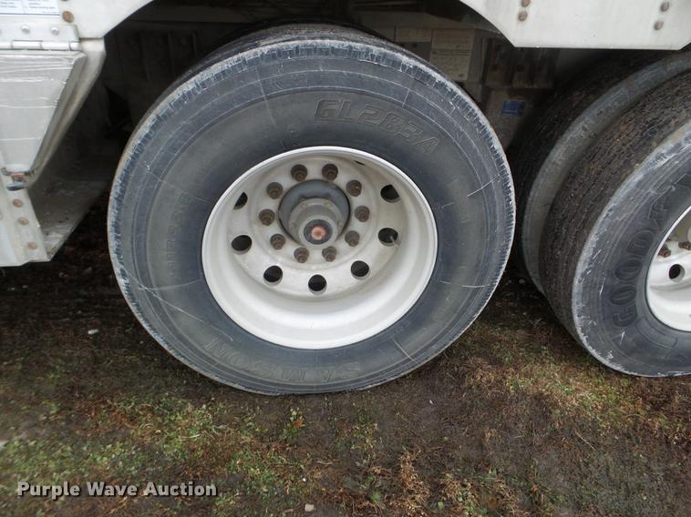 image for item EW9839 2007 Wilson PSDCL-402 livestock trailer