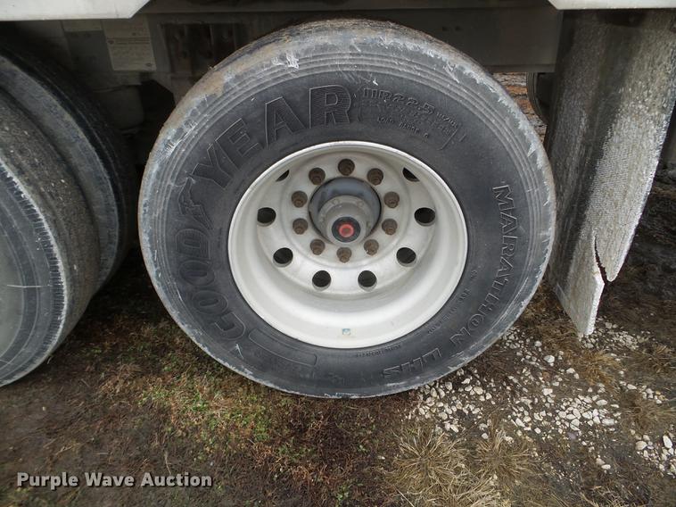 image for item EW9839 2007 Wilson PSDCL-402 livestock trailer