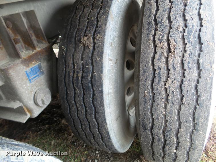 image for item EW9839 2007 Wilson PSDCL-402 livestock trailer