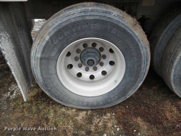 image for item EW9839 2007 Wilson PSDCL-402 livestock trailer