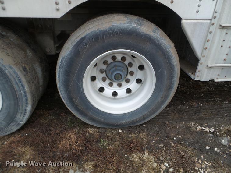 image for item EW9839 2007 Wilson PSDCL-402 livestock trailer