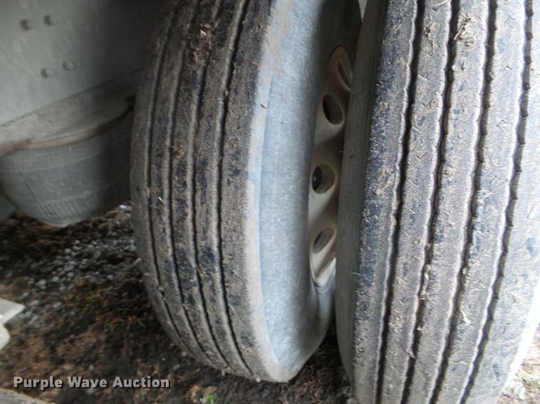 image for item EW9839 2007 Wilson PSDCL-402 livestock trailer