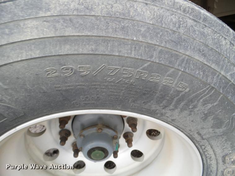 image for item EW9839 2007 Wilson PSDCL-402 livestock trailer