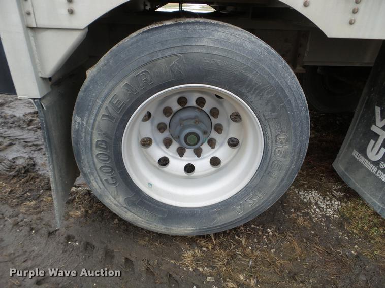 image for item EW9839 2007 Wilson PSDCL-402 livestock trailer