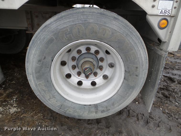 image for item EW9839 2007 Wilson PSDCL-402 livestock trailer